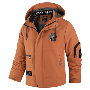 Giacca invernale da uomo imbottita con cappuccio arancione mattone e multitasche