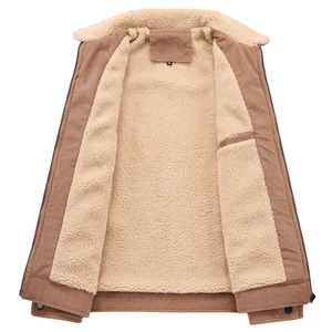 Herren Winter Cordjacke mit Fleece-Futter und Umlegekragen in Braun gehalten