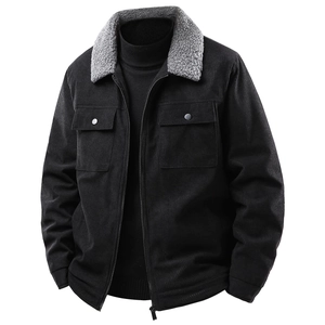 Schwarze Cordjacke für Herren mit grauem Lammfellkragen und praktischen Pattentaschen
