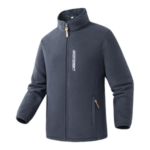 Giacca in pile grigio scuro da uomo con collo alto e toppa sport outdoor sul petto