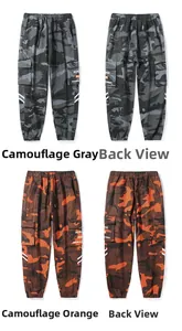 Vues détaillées du pantalon cargo camouflage en gris et orange avec taille élastique