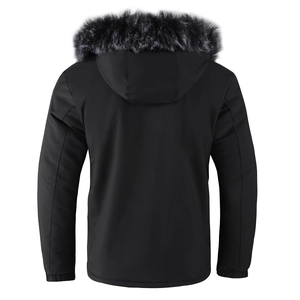 Vue détaillée d'une veste d'hiver avec col en fausse fourrure et tissu coupe-vent au dos