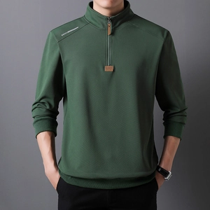 Sudadera de hombre verde militar con media cremallera, cuello alto y puños acanalados