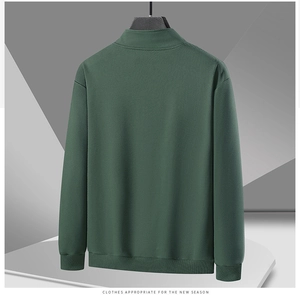 Vista trasera de sudadera verde oscuro con hombros caídos y puños de punto acanalado