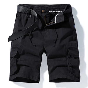 Pantaloncini cargo da uomo neri in twill di cotone con multitasche e cintura intrecciata