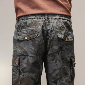 Pantaloncini cargo mimetici da uomo con elastico in vita e design multi-tasche outdoor