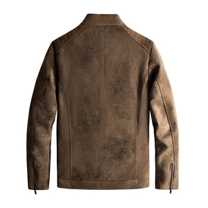 Detail der gesteppten Nähte an Schultern und Rücken einer braunen Wildlederjacke
