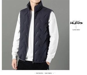 Détail du gilet matelassé bleu foncé avec col montant et fermeture à glissière