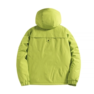 Vista posteriore della giacca outdoor verde neon con cappuccio, parapioggia e polsini elastici