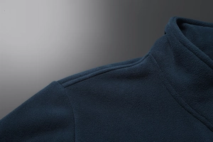 Detail of high-density navy blue fleece fabric with reinforced double-needle shoulder stitching