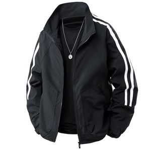 Veste coupe-vent noire pour homme avec rayures, col montant et fermeture éclair