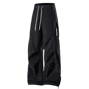 Pantalon cargo style techwear noir pour homme avec coutures contrastées et cordon blanc
