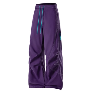 Pantalon cargo large violet foncé avec surpiqûres blanches et cordon de serrage vert