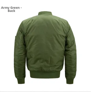 Rückansicht der armee-grünen Bomberjacke mit Rippbündchen und Ärmeltaschen-Detail