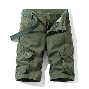 Pantalones cortos tipo cargo para hombre en verde militar con bolsillos y cinturón