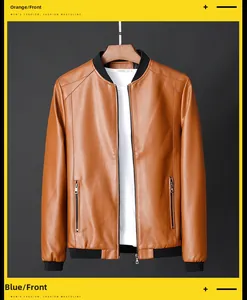Detail der orangebraunen Bomberjacke aus Kunstleder mit Rippbündchen und Reißverschluss