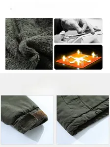 Dettaglio del parka invernale da uomo con fodera in peluche e polsini in velcro