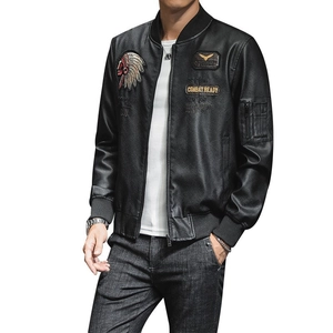 Schlanke Herren Bomberjacke aus Kunstleder mit Indianer-Stickerei und Combat-Patches