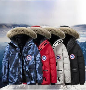 Dettagli del parka invernale con cappuccio in pelliccia e ampie tasche cargo in 4 colori