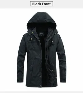Vista frontale dettagliata del parka in cotone nero da uomo con fodera in pile e zip