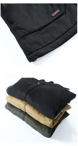 Dettaglio dell'orlo con coulisse e varianti colore per il parka invernale da uomo con cappuccio