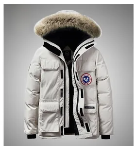Dettagli del parka invernale da uomo con collo in pelliccia e tasche cargo in bianco crema