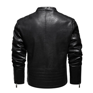 Schlank geschnittene schwarze Motorradjacke aus Kunstleder mit gesteppten Details, Rückansicht