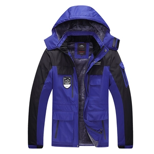 Gefütterte Outdoor-Jacke für Herren mit Kapuze im blau-schwarzen Colorblock-Design