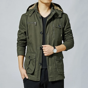 Herren Fleecejacke in Militärgrün mit Kapuze und praktischem Multi-Pocket-Design