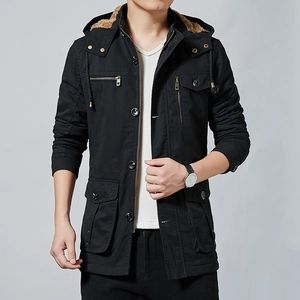 Detailansicht der Herren Baumwolljacke mit Taschen und Kapuze mit braunem Kunstfellfutter