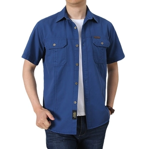 Chemise cargo homme bleu marine à manches courtes avec deux poches poitrine et boutons