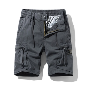 Short cargo gris foncé coupe ample avec plusieurs poches et cordon de serrage élastique