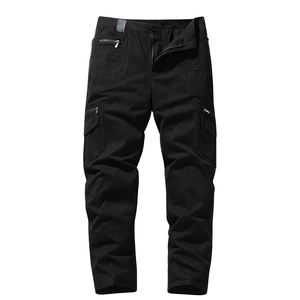 Schwarze Herren-Cargo-Hose aus Baumwolle, locker gerade geschnitten mit praktischen Taschen