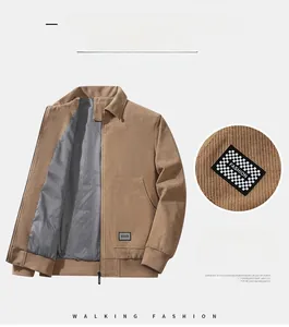 Detalle de textura de chaqueta de pana marrón y etiqueta de moda con tablero de ajedrez