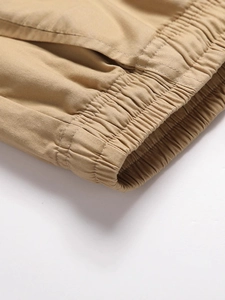Herren Cargo-Shorts in Khaki mit elastischem Bund und verstärkten Nähten für Komfort