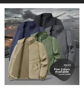 Detail der Freizeitjacke mit Stehkragen, atmungsaktivem Netzfutter und Rippbündchen