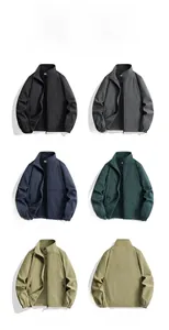 Detailmatrix von fünf schmal geschnittenen Softshell-Jacken in Schwarz, Grau, Blau und Grün