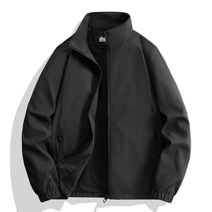 Schwarze Herren Softshell-Wanderjacke mit Stehkragen und winddichtem Reißverschluss