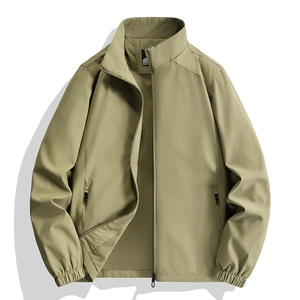 Herren Softshell Wanderjacke mit Stehkragen in Olivgrün, winddichtes und schmales Design