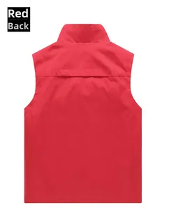 Rückansicht einer roten Outdoor-Weste mit Stehkragen und minimalistischem Utility-Design
