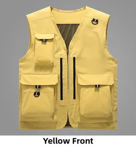 Détail du gilet tactique jaune montrant les poches multiples et la doublure en maille