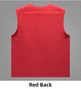 Vue détaillée du dos du gilet d'extérieur rouge avec coutures soignées et col en V