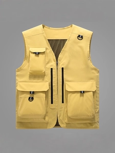 Vue de face du gilet utilitaire jaune à poches multiples avec doublure en mesh respirant