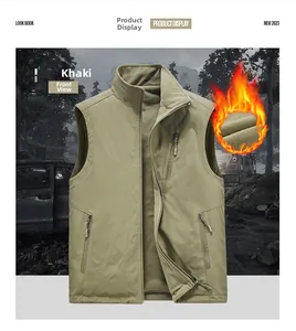 Detailansicht der khakifarbenen Outdoor-Weste mit warmem Fleece-Futter und robustem Reißverschluss