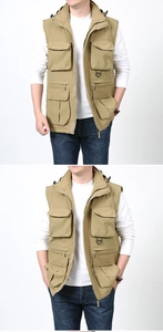 Dettaglio del gilet multitasche kaki con colletto alla coreana e chiusura a zip