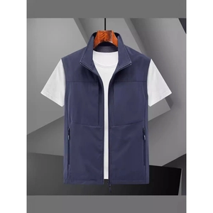Gilet de plein air pour hommes bleu marine avec col montant et poches zippées
