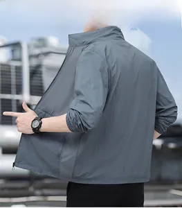 Herren Sonnenschutzjacke in Graublau mit Stehkragen und elastischen Ärmelbündchen
