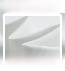 Détail de la texture du tissu textile blanc de haute qualité résistant aux plis