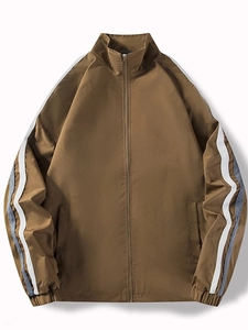 Veste de sport marron pour homme avec manches rayées, col montant et coupe-vent