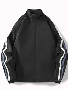 Veste noire pour hommes avec col montant, manches à rayures ondulées et fermeture éclair